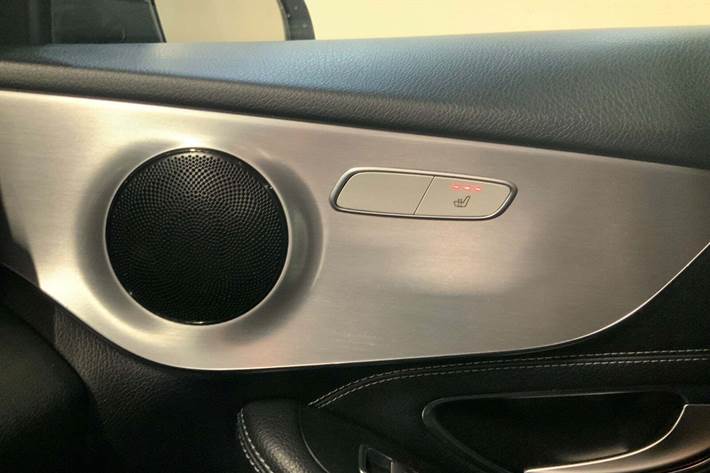 Hvid Mercedes C300 fra 2017