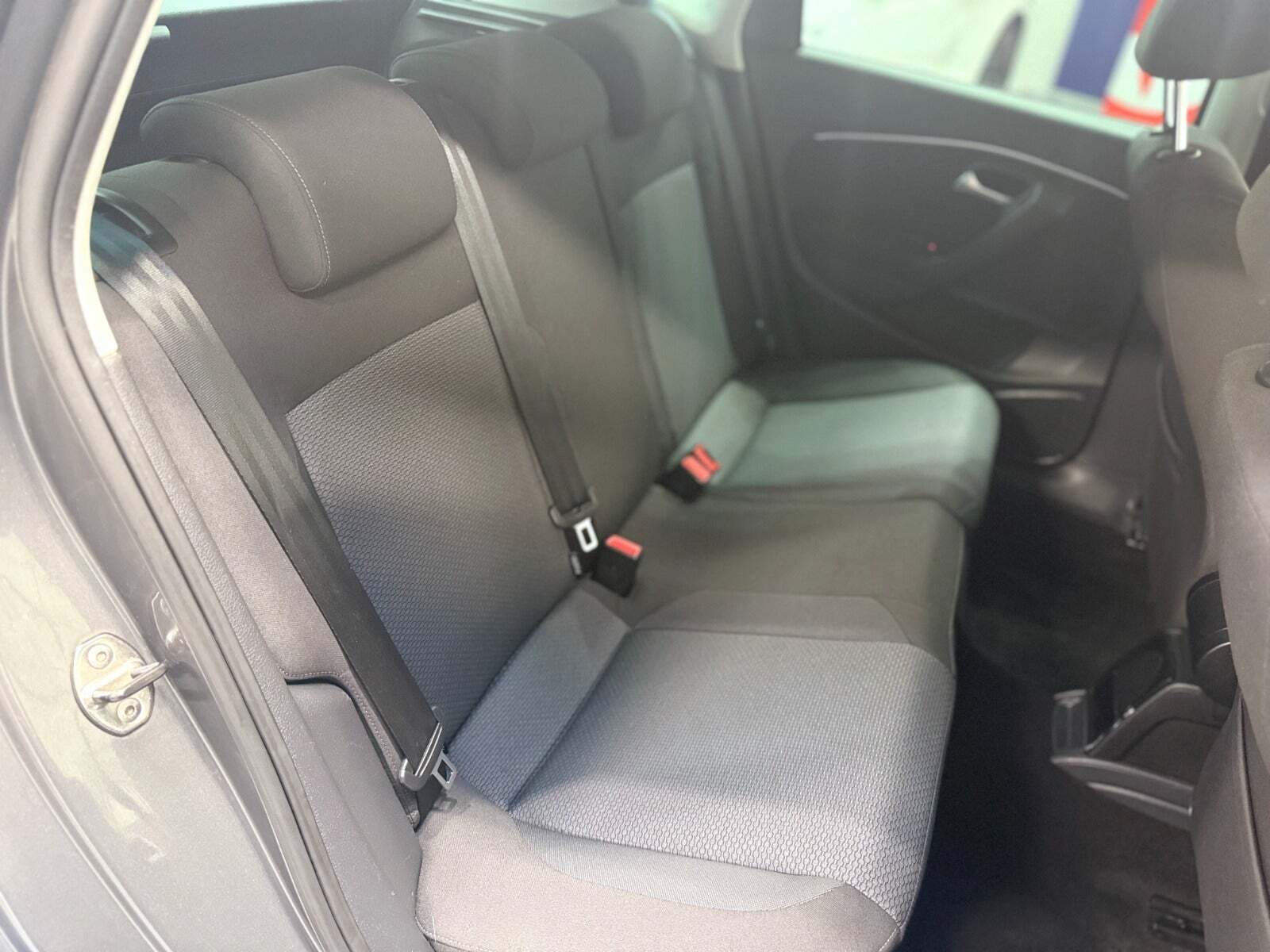 Grå VW Polo fra 2015