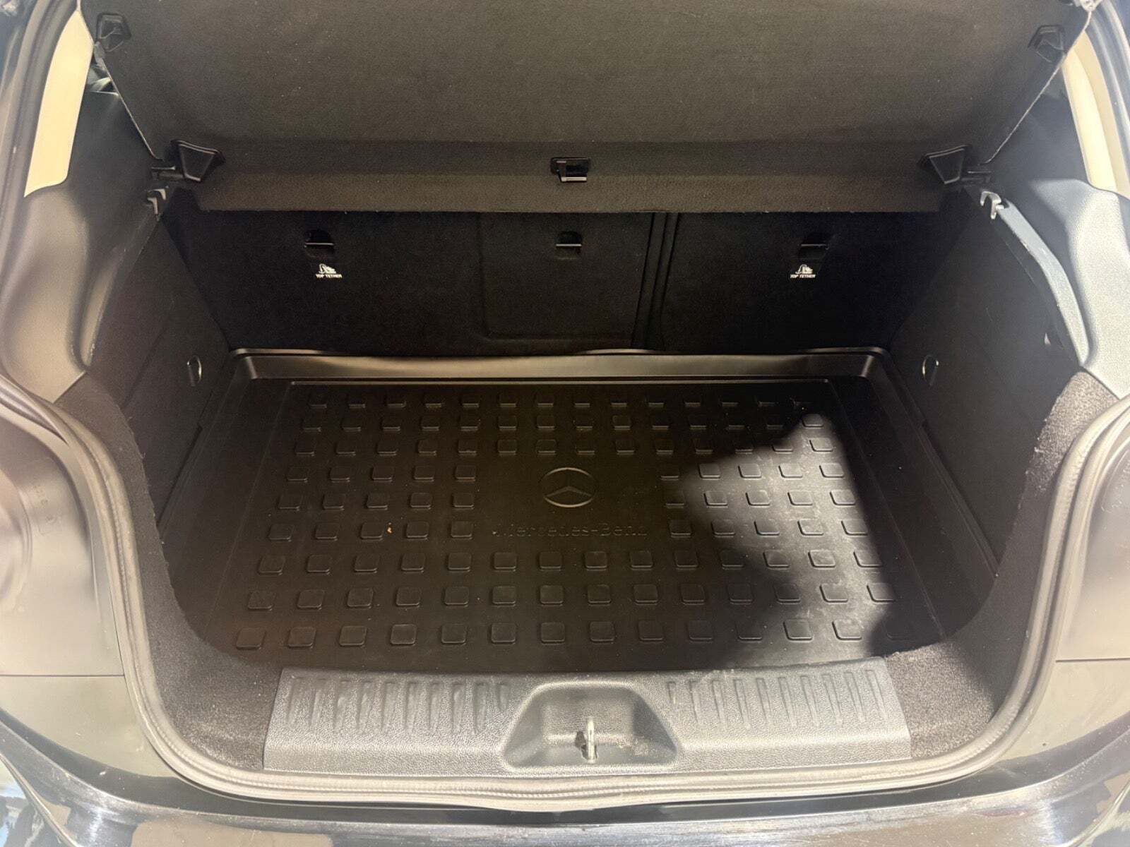 Sort Mercedes A200 d fra 2016