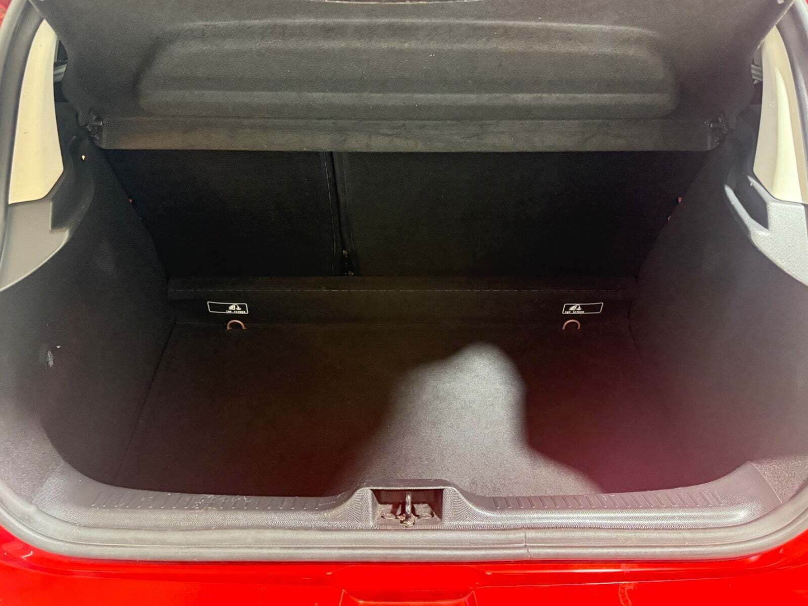 Rød Renault Clio IV fra 2015