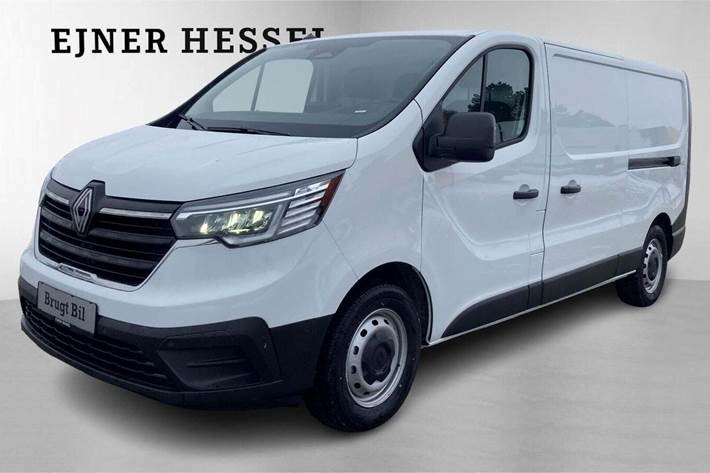 Hvid Renault Trafic fra 2025 set udefra
