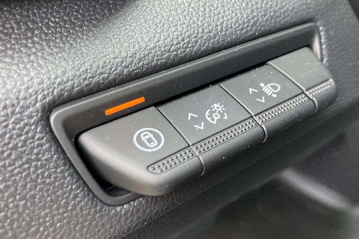 Hvid Renault Trafic fra 2025