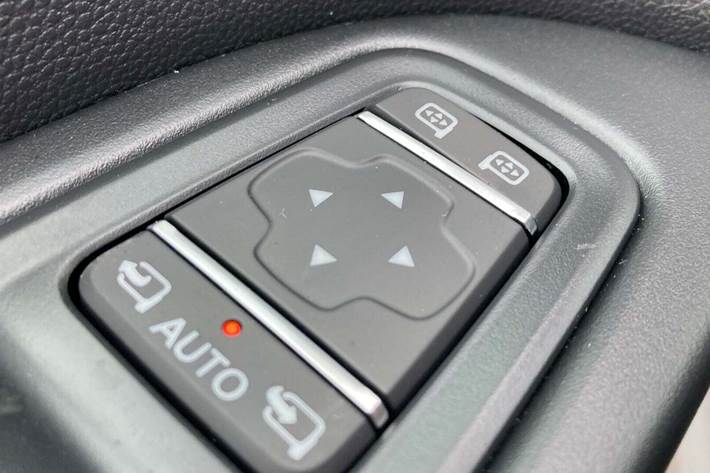 Hvid Renault Trafic fra 2025