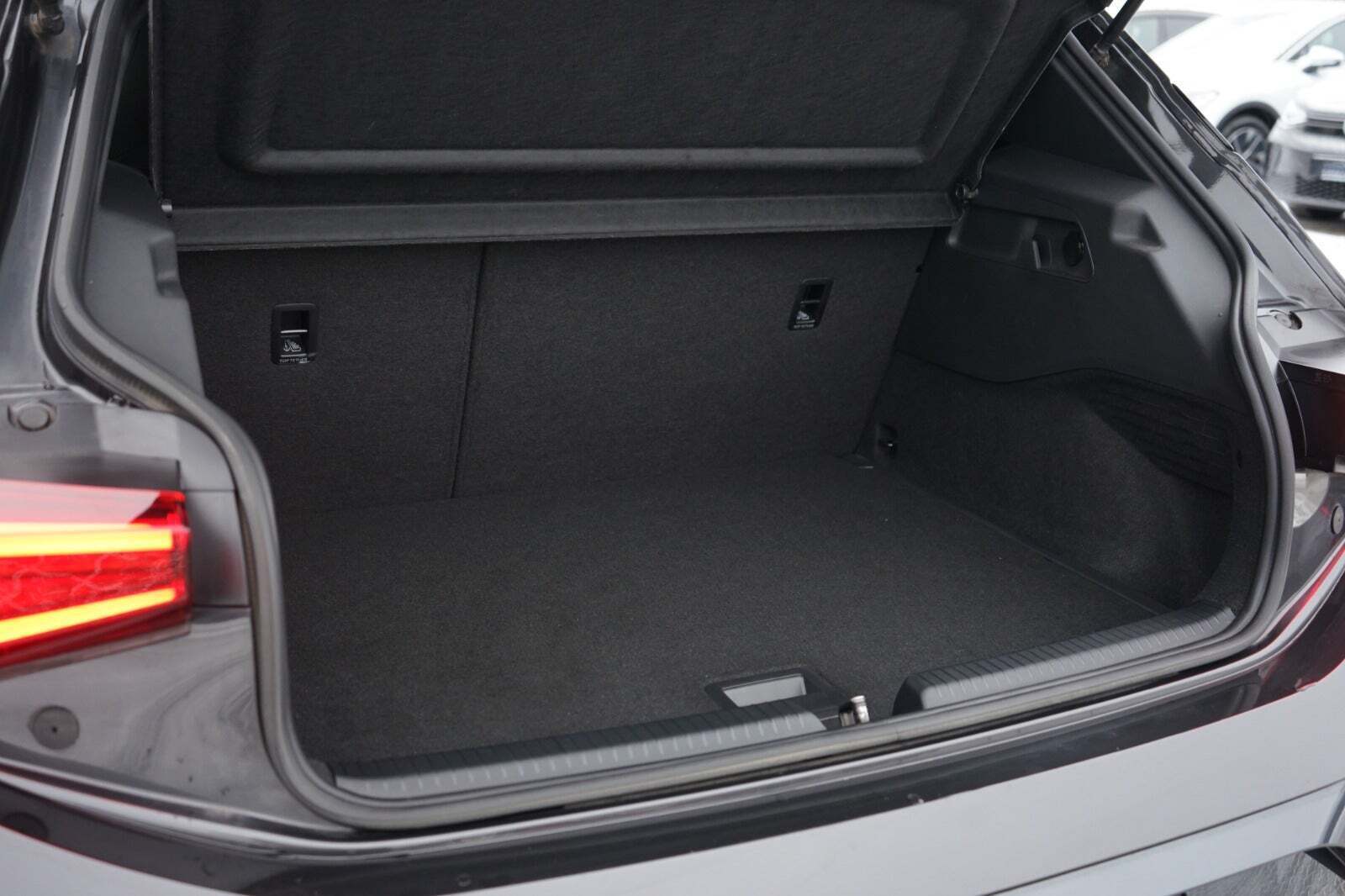 Grå Cupra Born fra 2023