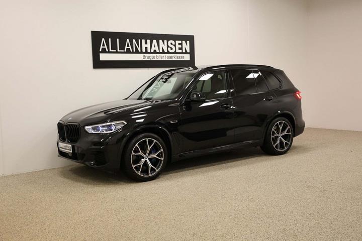 Sort BMW X5 fra 2022 set udefra