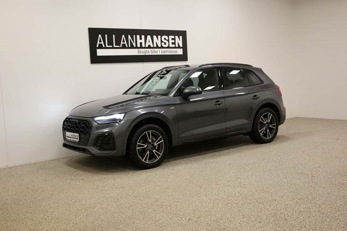Grå Audi Q5 fra 2022 set udefra