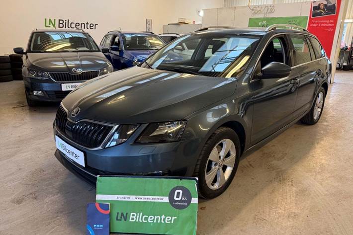 Grå Skoda Octavia fra 2019 set udefra