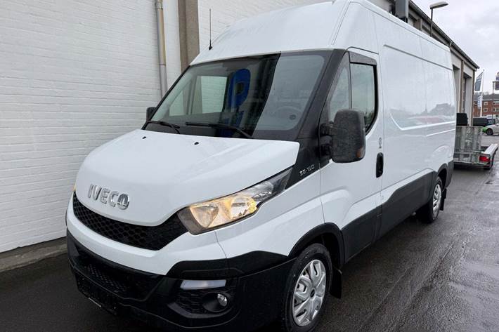 Hvid Iveco Daily fra 2015 set udefra