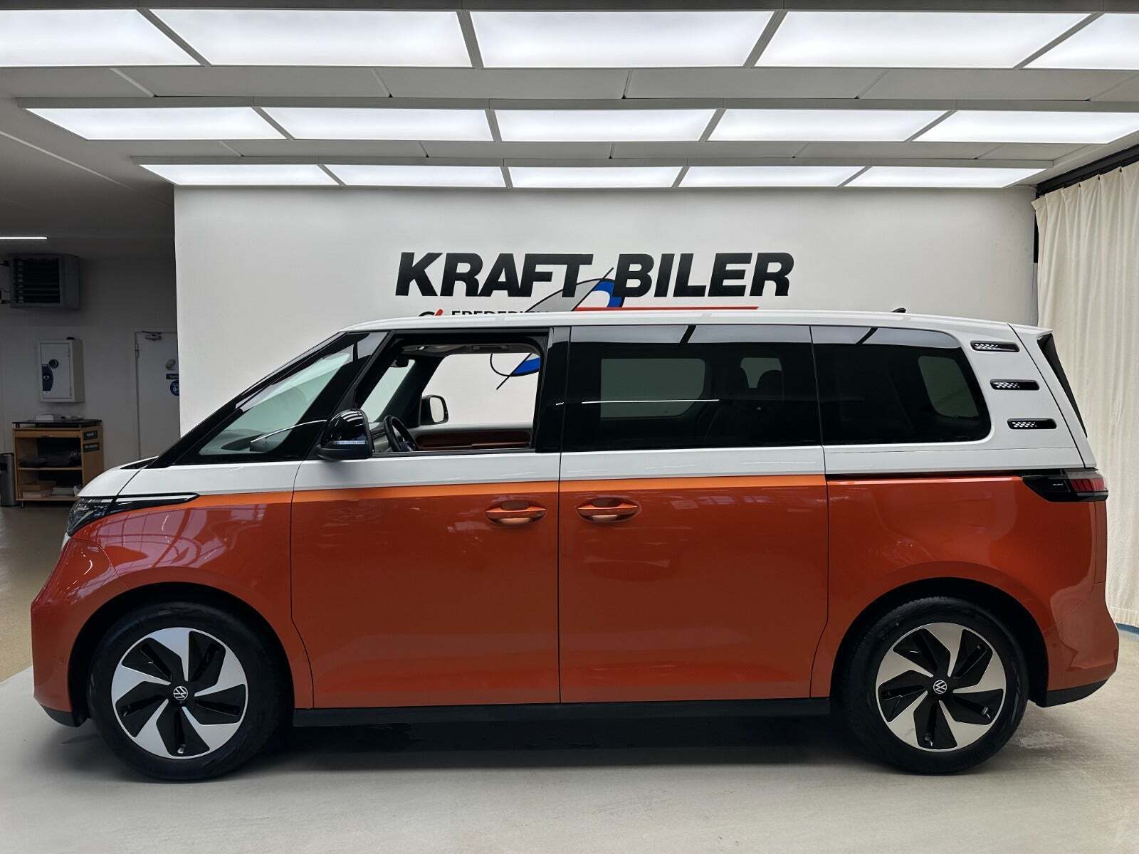 VW ID.Buzz 77 Pro SWB