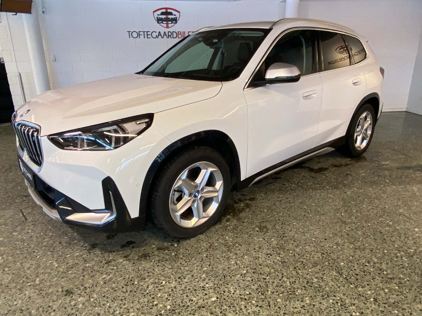 BMW iX1 xDrive30 X-Line