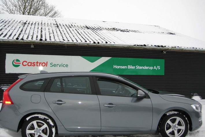 Grå Volvo V60 fra 2017