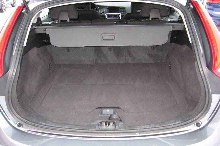 Grå Volvo V60 fra 2017