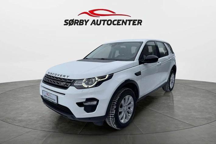 Hvid Land Rover Discovery Sport fra 2019 set udefra