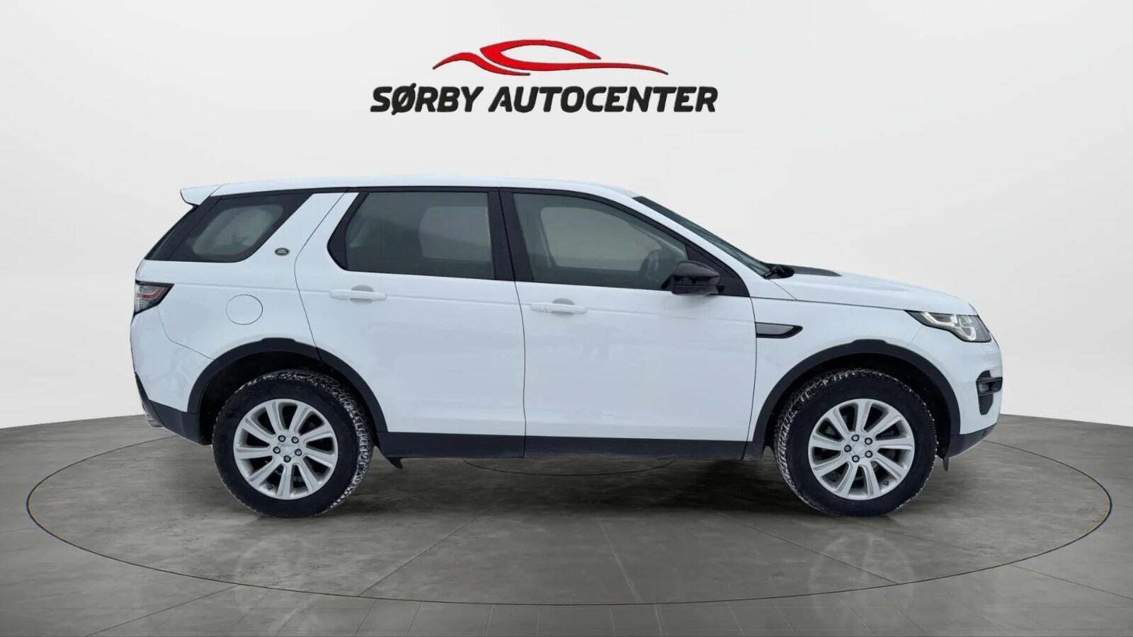 Hvid Land Rover Discovery Sport fra 2019