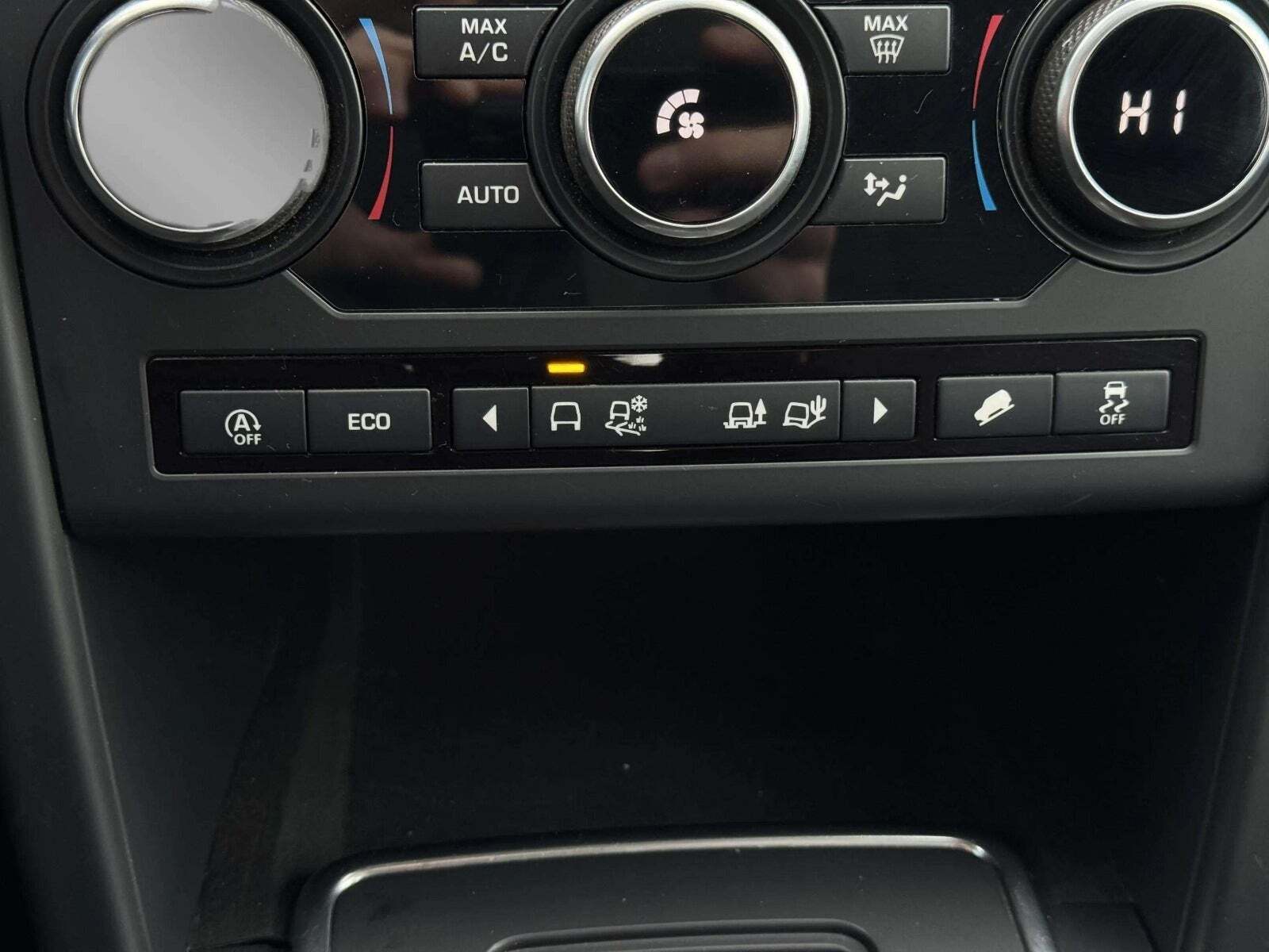 Hvid Land Rover Discovery Sport fra 2019
