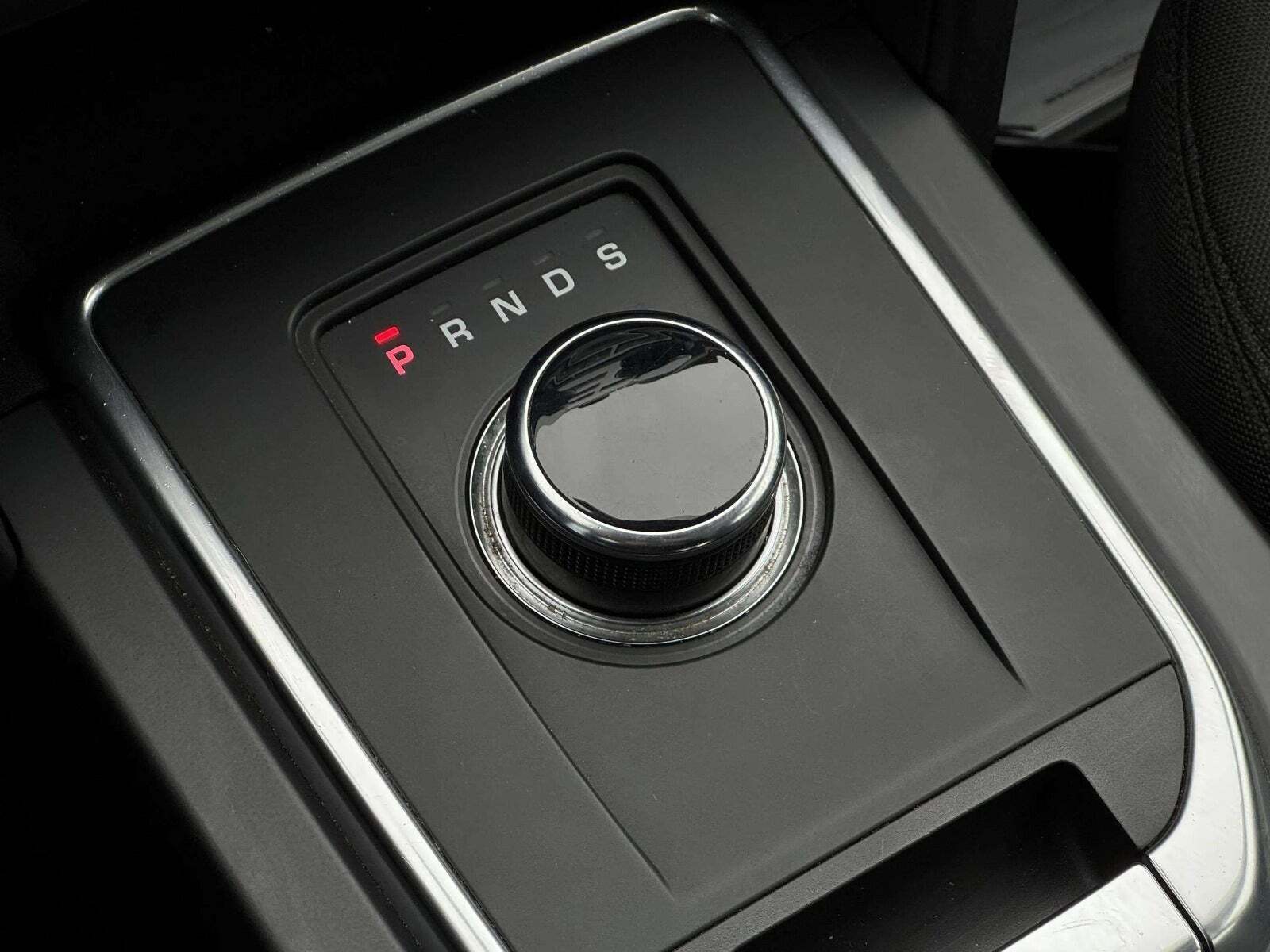 Hvid Land Rover Discovery Sport fra 2019