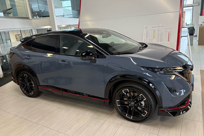 Grå Nissan Ariya fra 2025