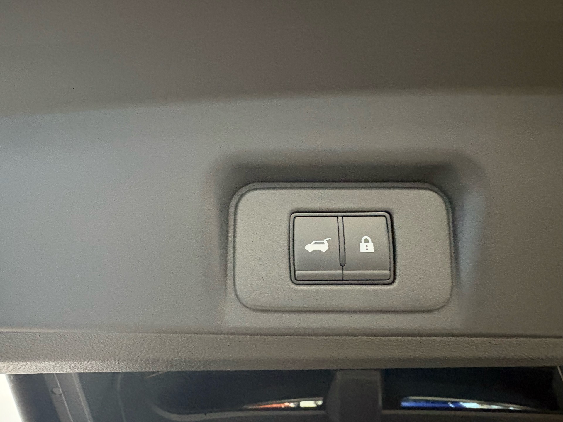 Grå Nissan Ariya fra 2025