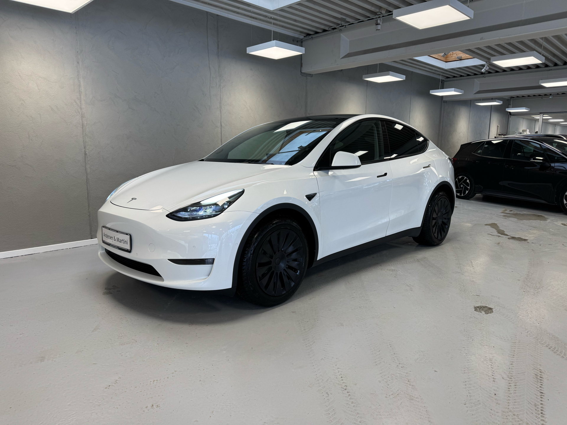 Tesla Model Y EL Long Range AWD 514HK 5d Aut.