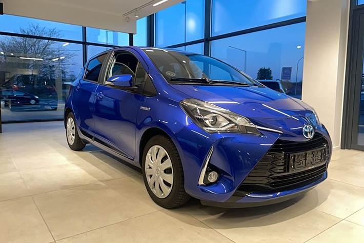 Blå Toyota Yaris fra 2017