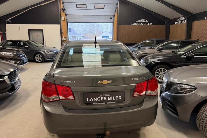 Grå Chevrolet Cruze fra 2010