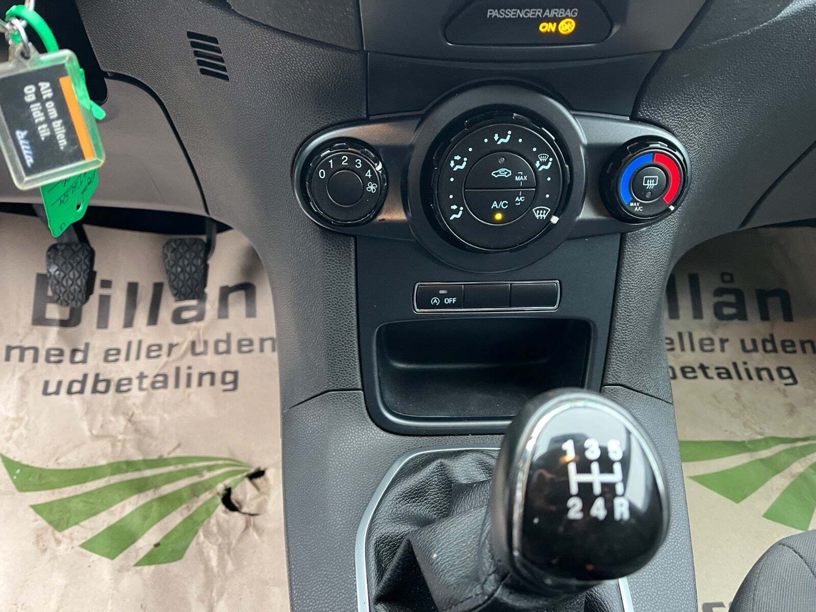 Orange Ford Fiesta fra 2013