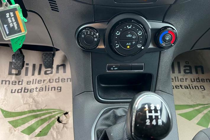 Orange Ford Fiesta fra 2013