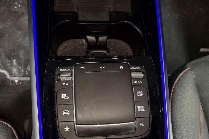 Grå Mercedes EQB350 fra 2023