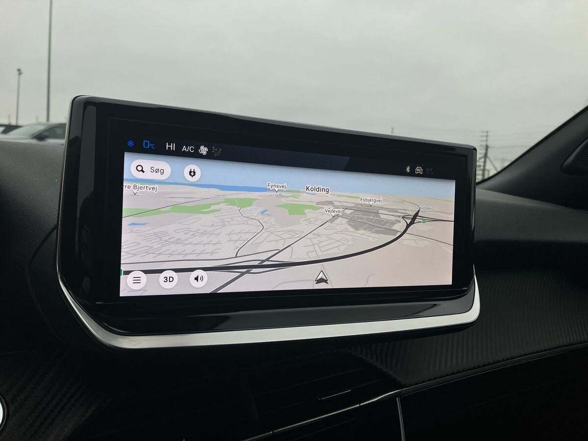 Sølv Peugeot e-2008 fra 2023