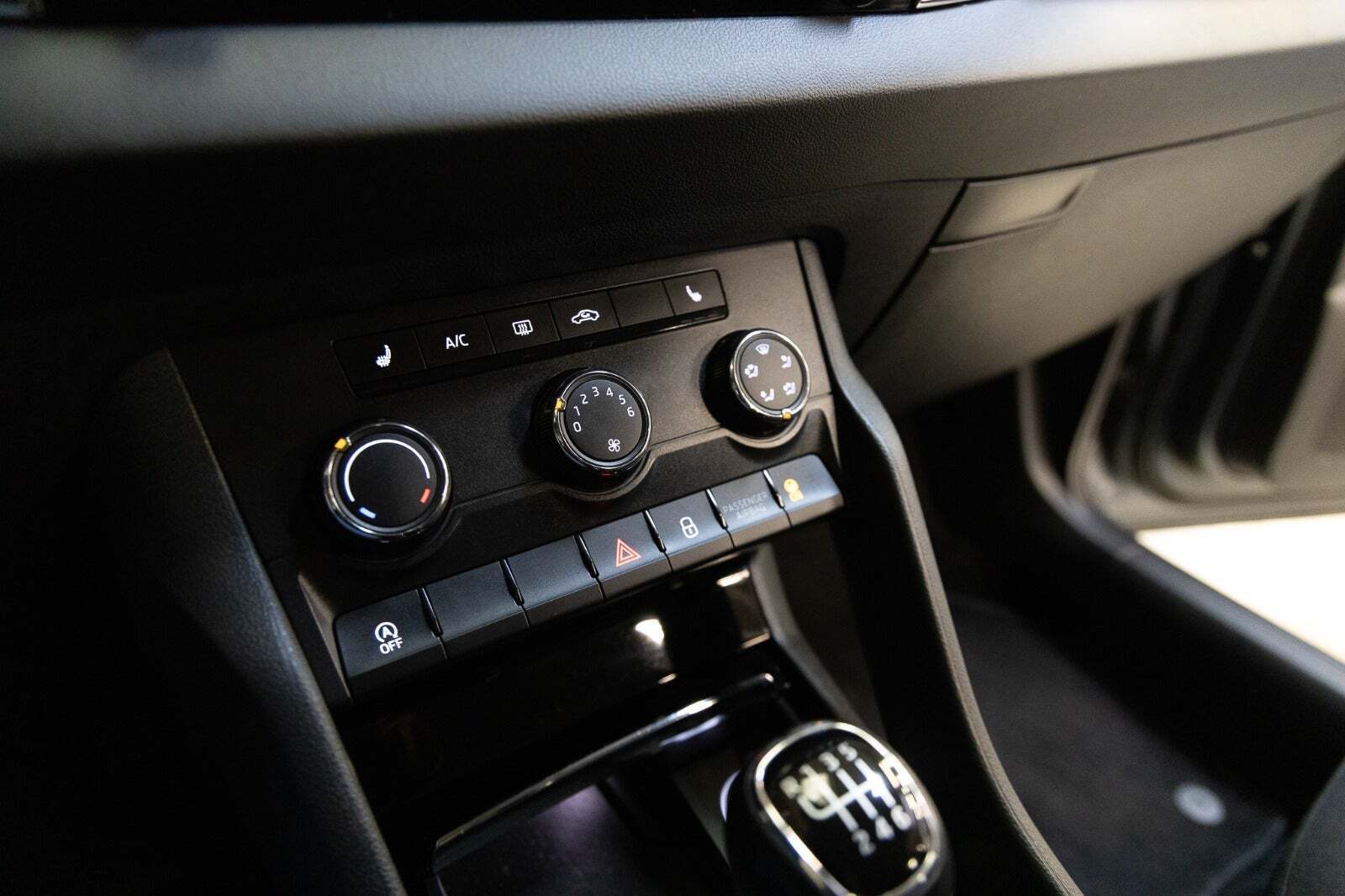 Grå Skoda Karoq fra 2020