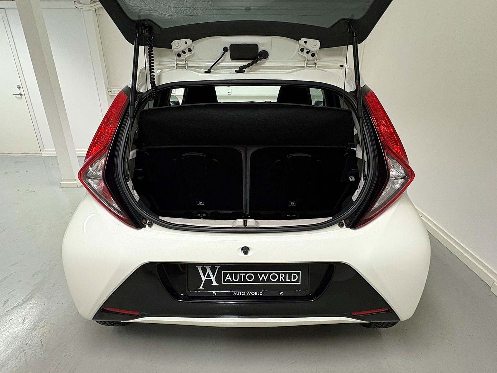 Hvid Toyota Aygo fra 2019