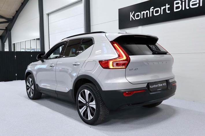 Sølv Volvo XC40 fra 2022