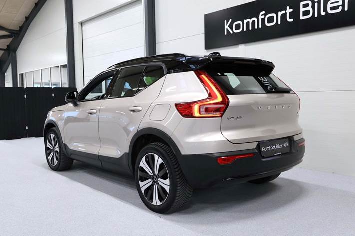 Sølv Volvo XC40 fra 2022