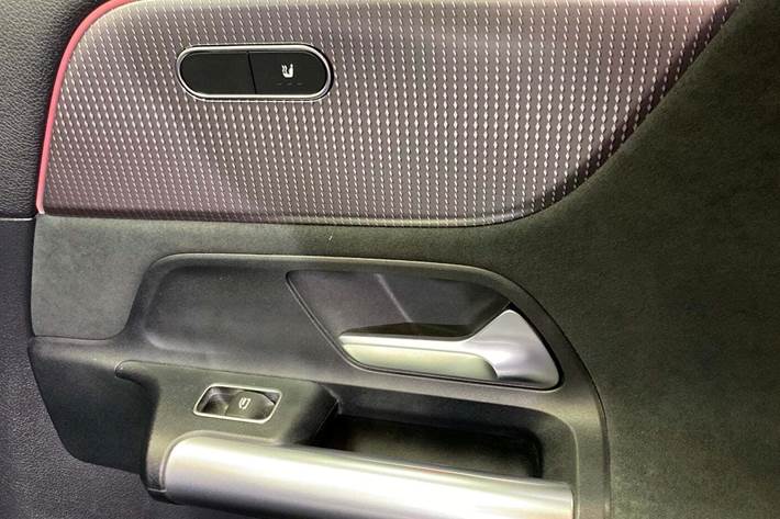 Hvid Mercedes EQA250 fra 2022