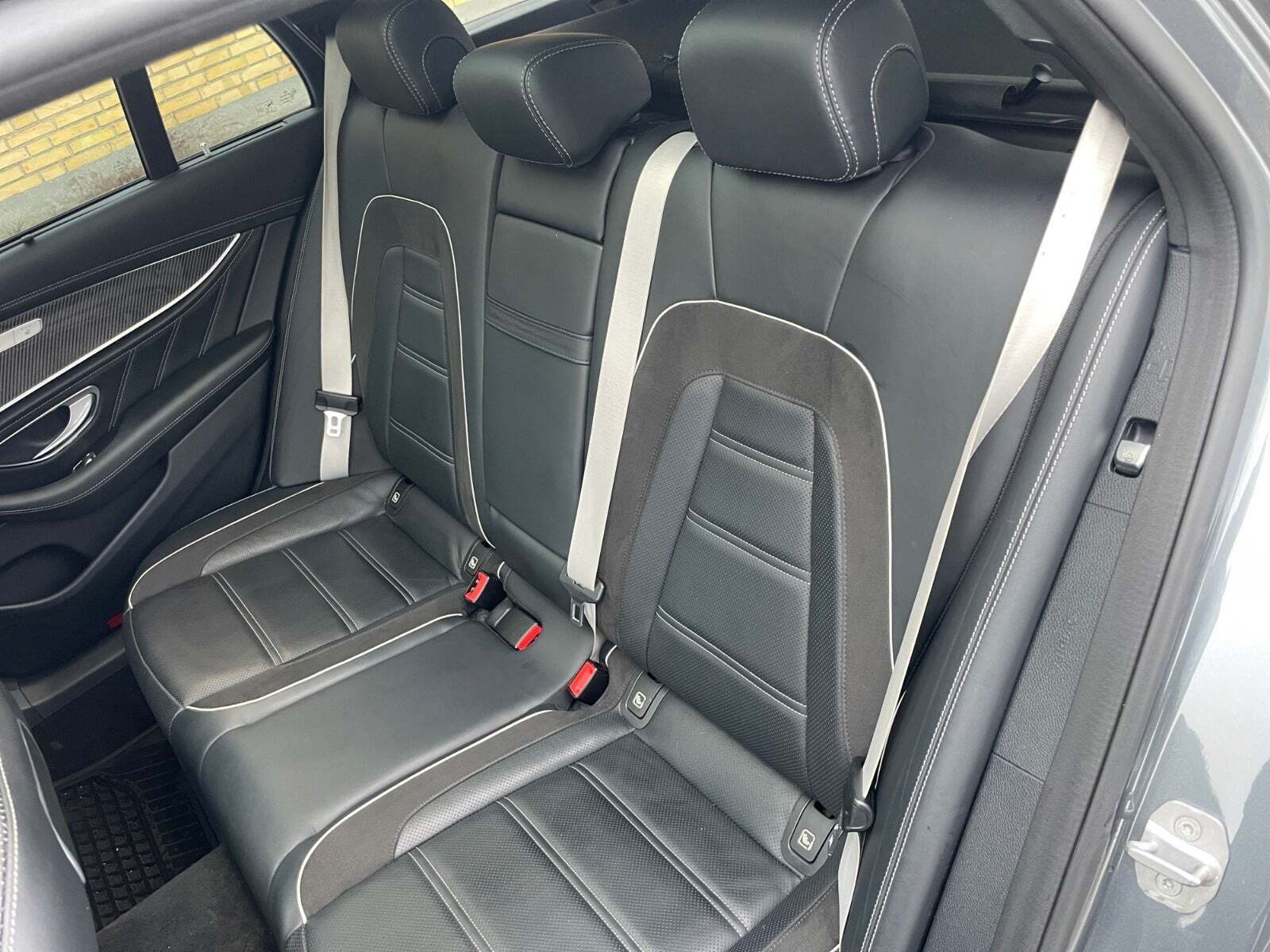 Grå Mercedes E63 fra 2019