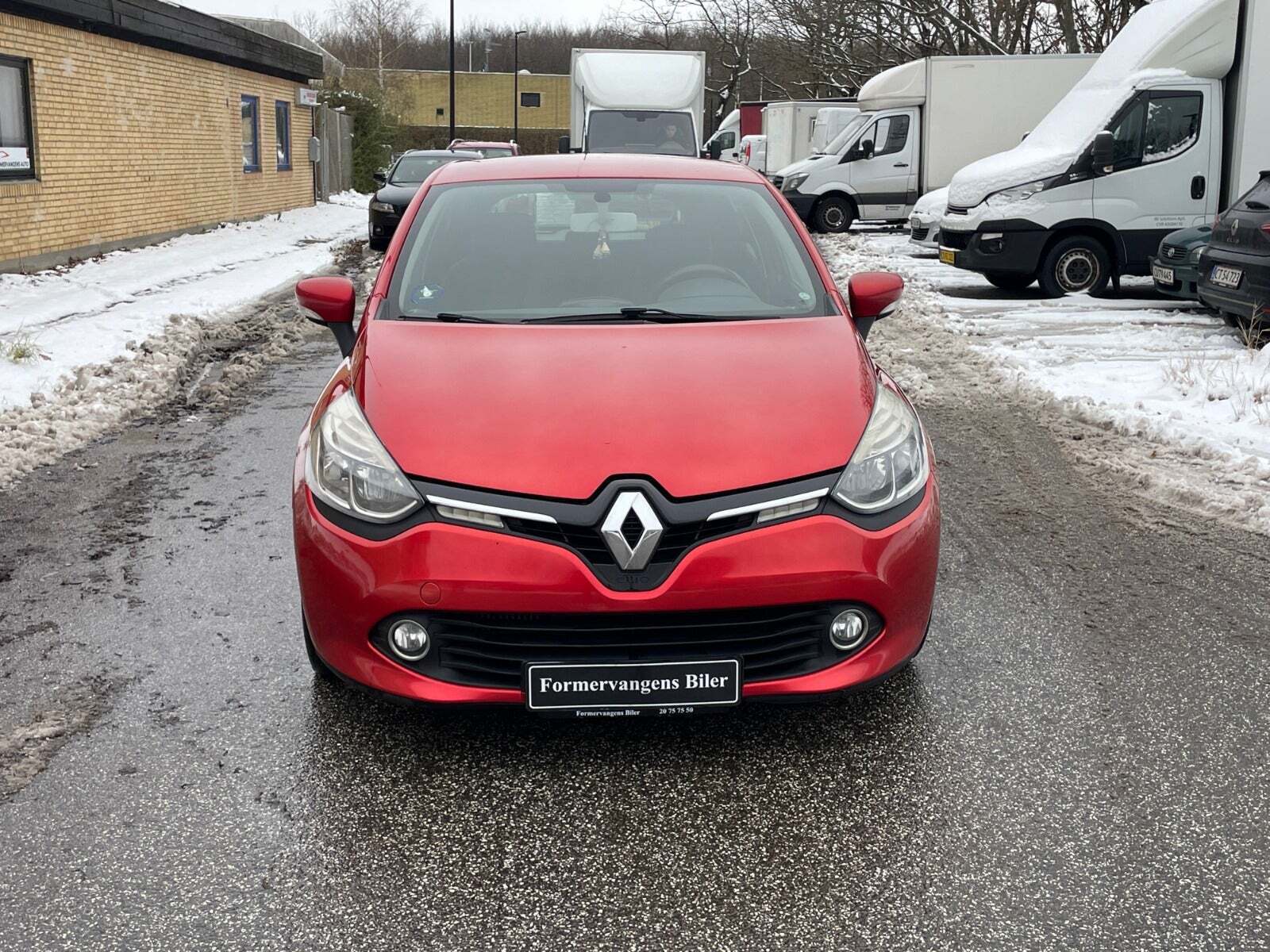 Rød Renault Clio IV fra 2012