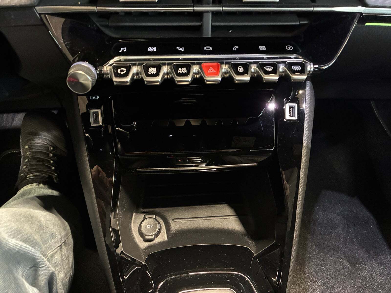 Rød Peugeot e-208 fra 2022