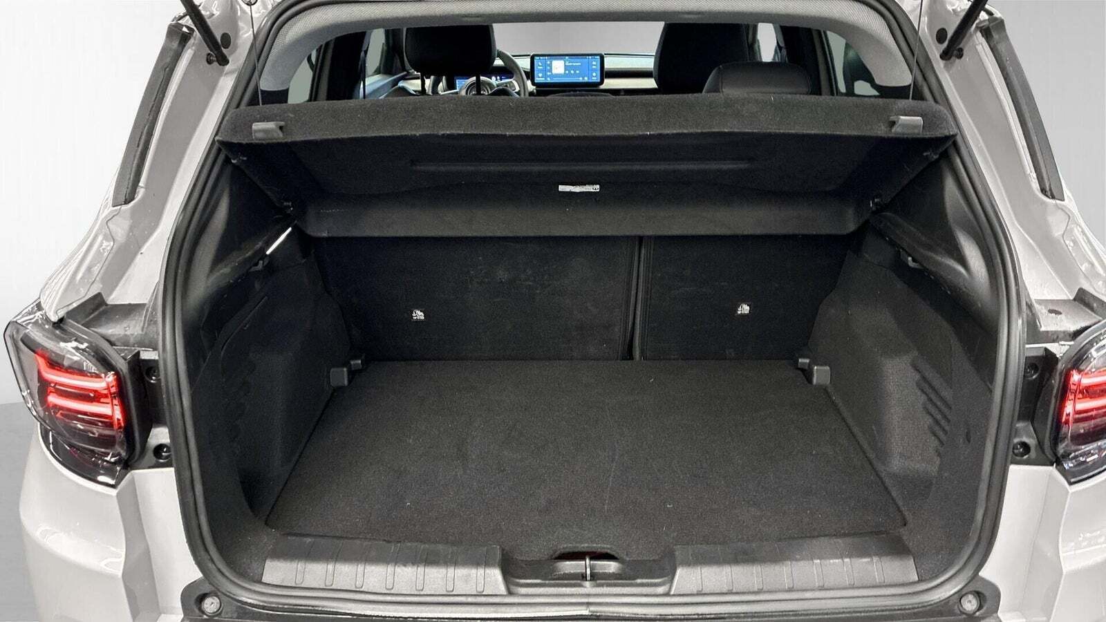 Beige Jeep Avenger fra 2025