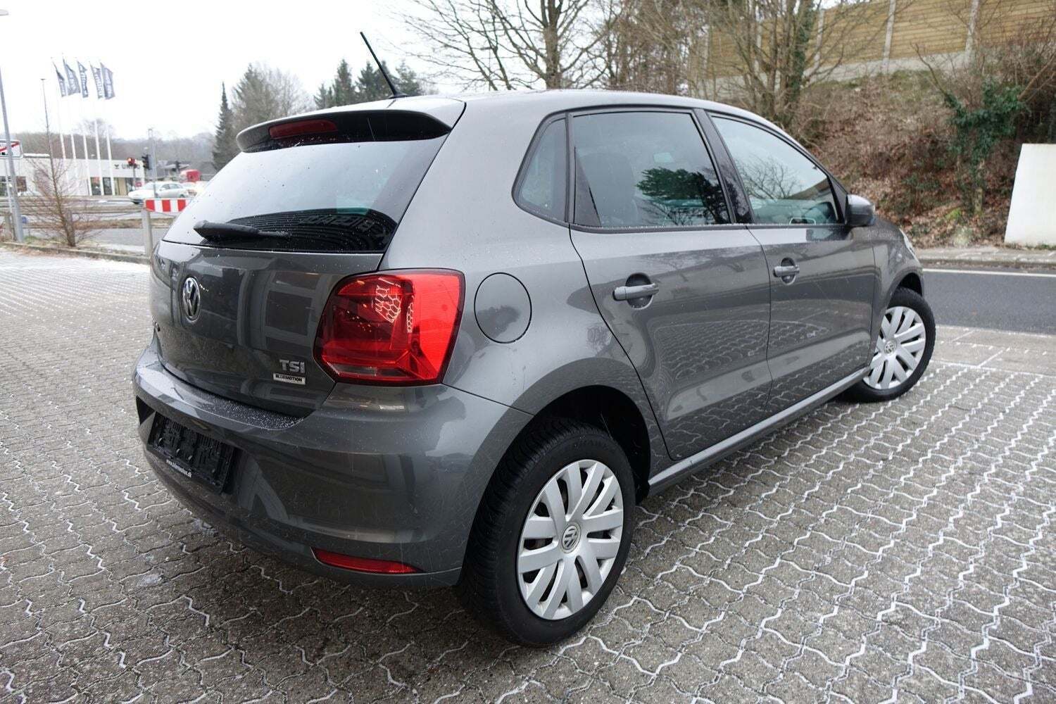 Grå VW Polo fra 2015