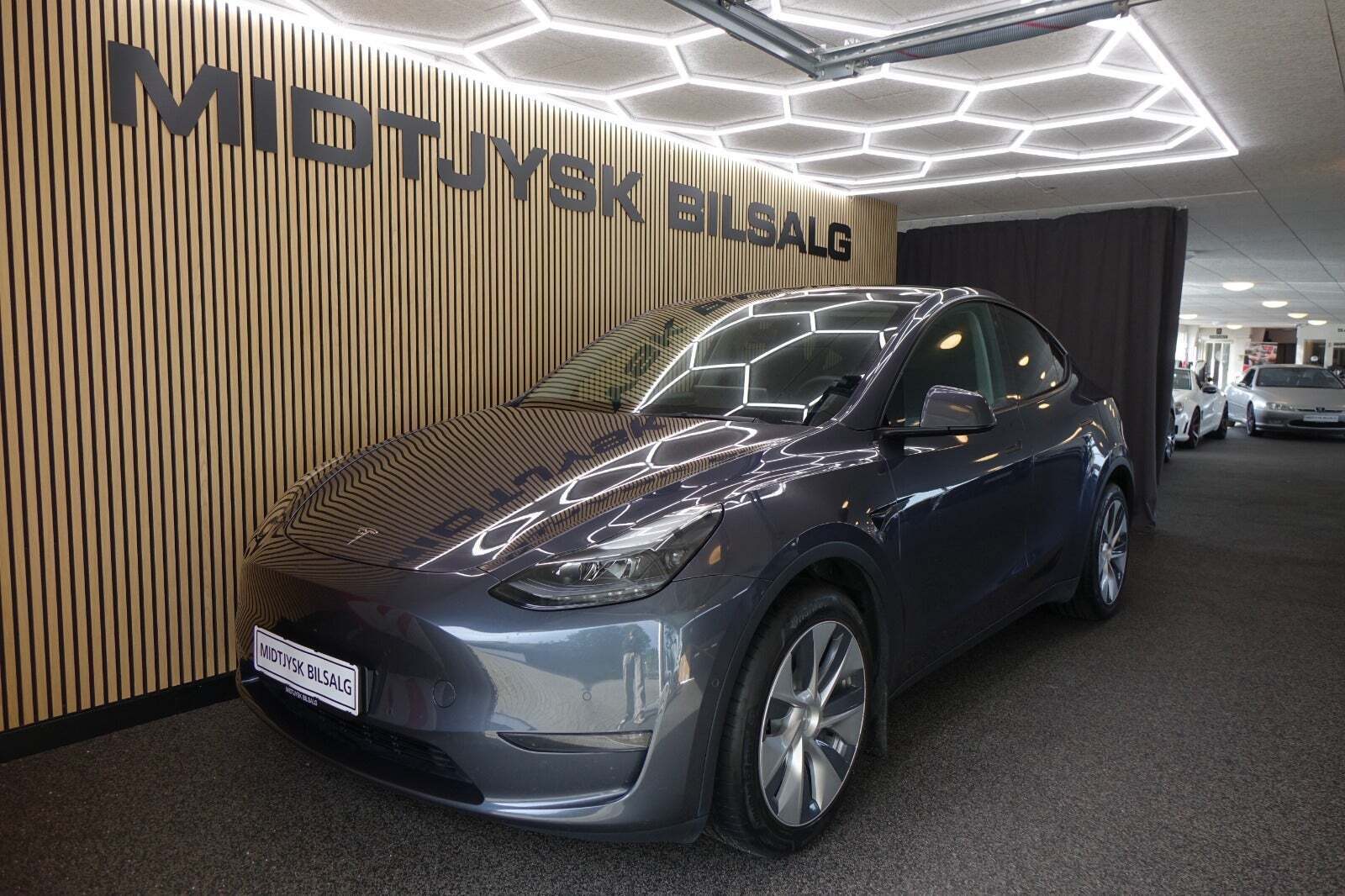 Tesla Model Y Long Range AWD