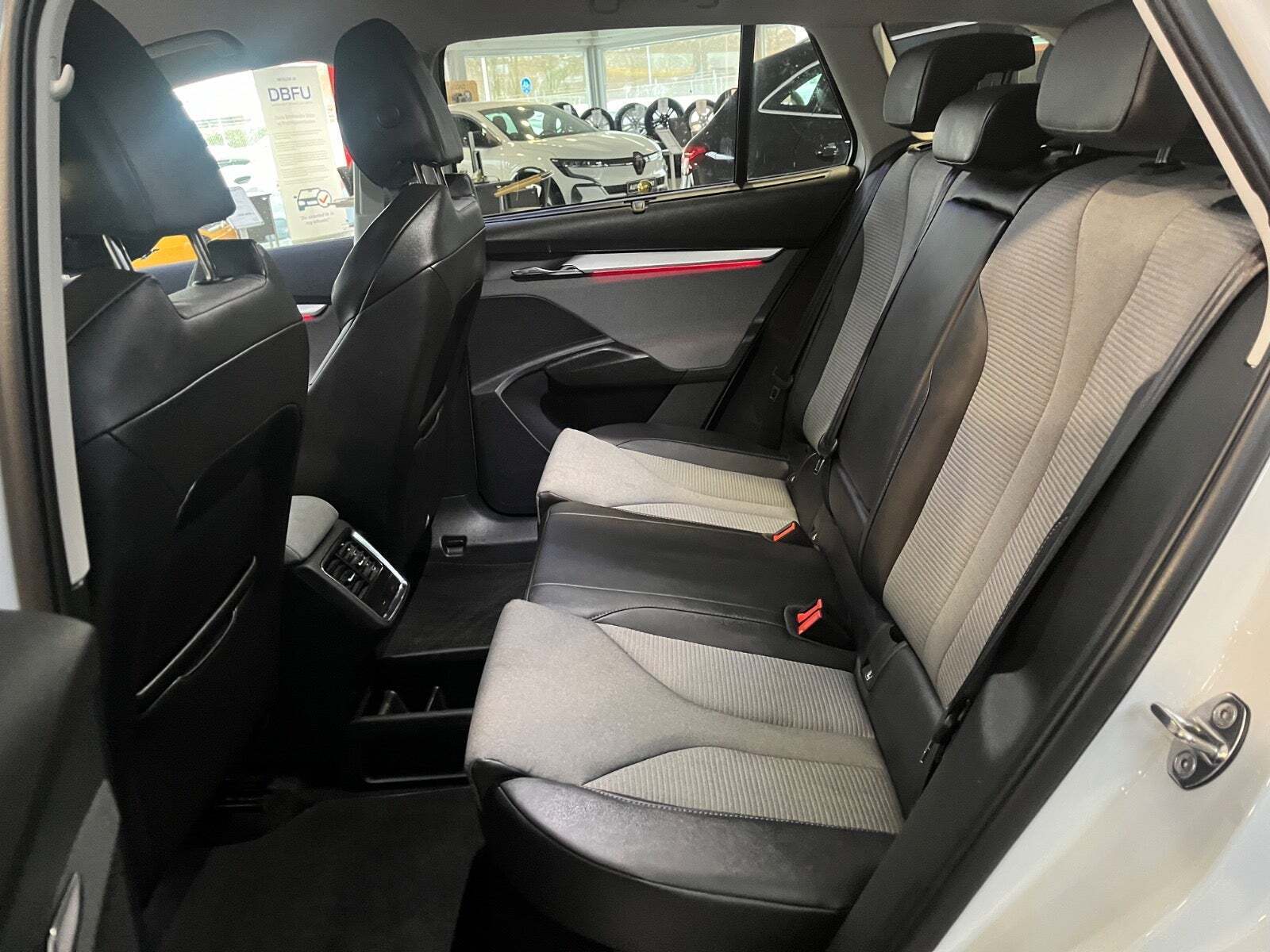 Hvid Skoda Enyaq fra 2022