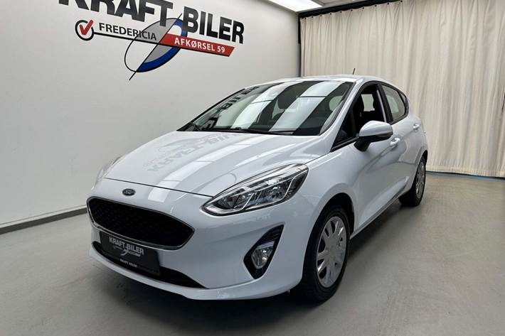 Hvid Ford Fiesta fra 2019 set udefra