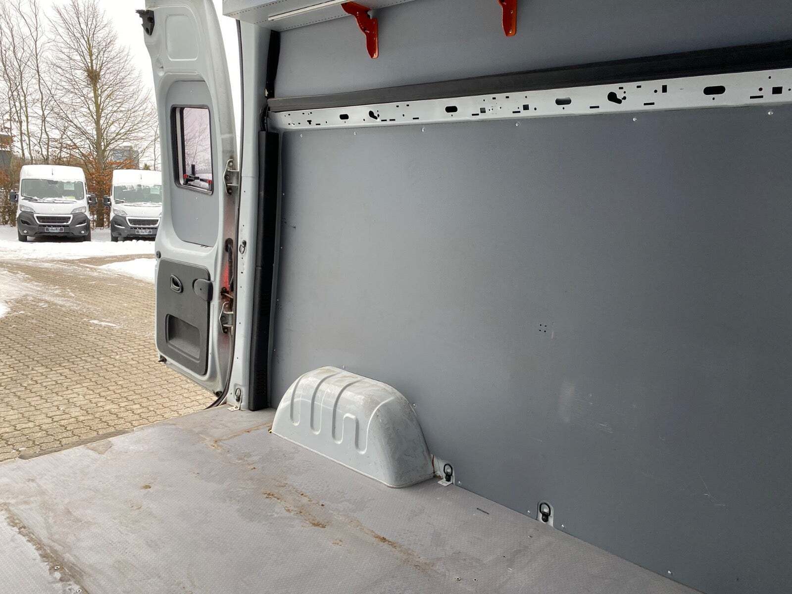 Hvid Renault Trafic T29 fra 2021