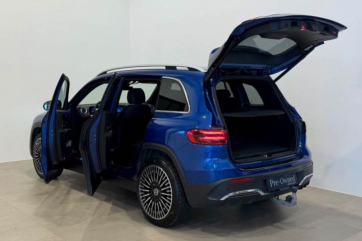 Blå Mercedes EQB350 fra 2025