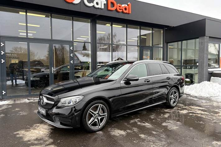 Sort Mercedes C300 de fra 2020