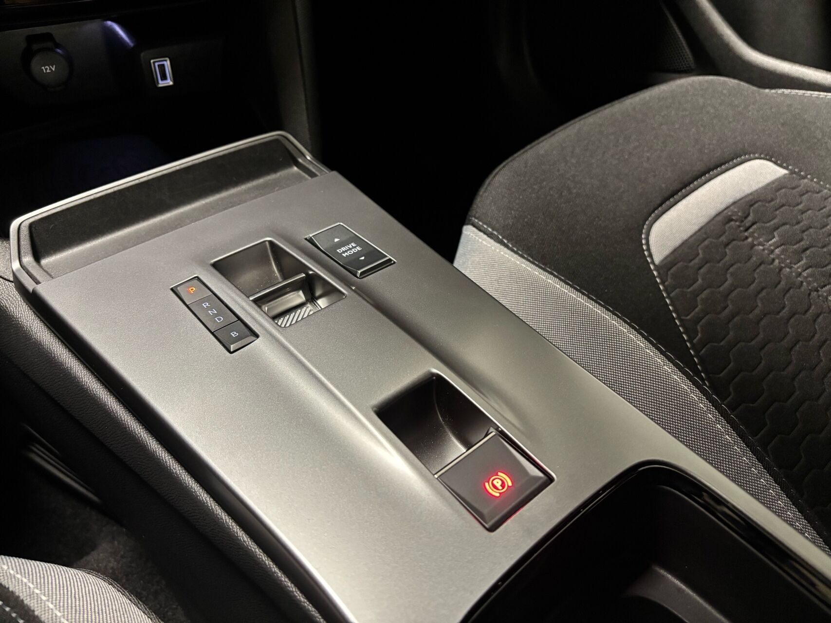 Sort Opel Mokka-e fra 2024