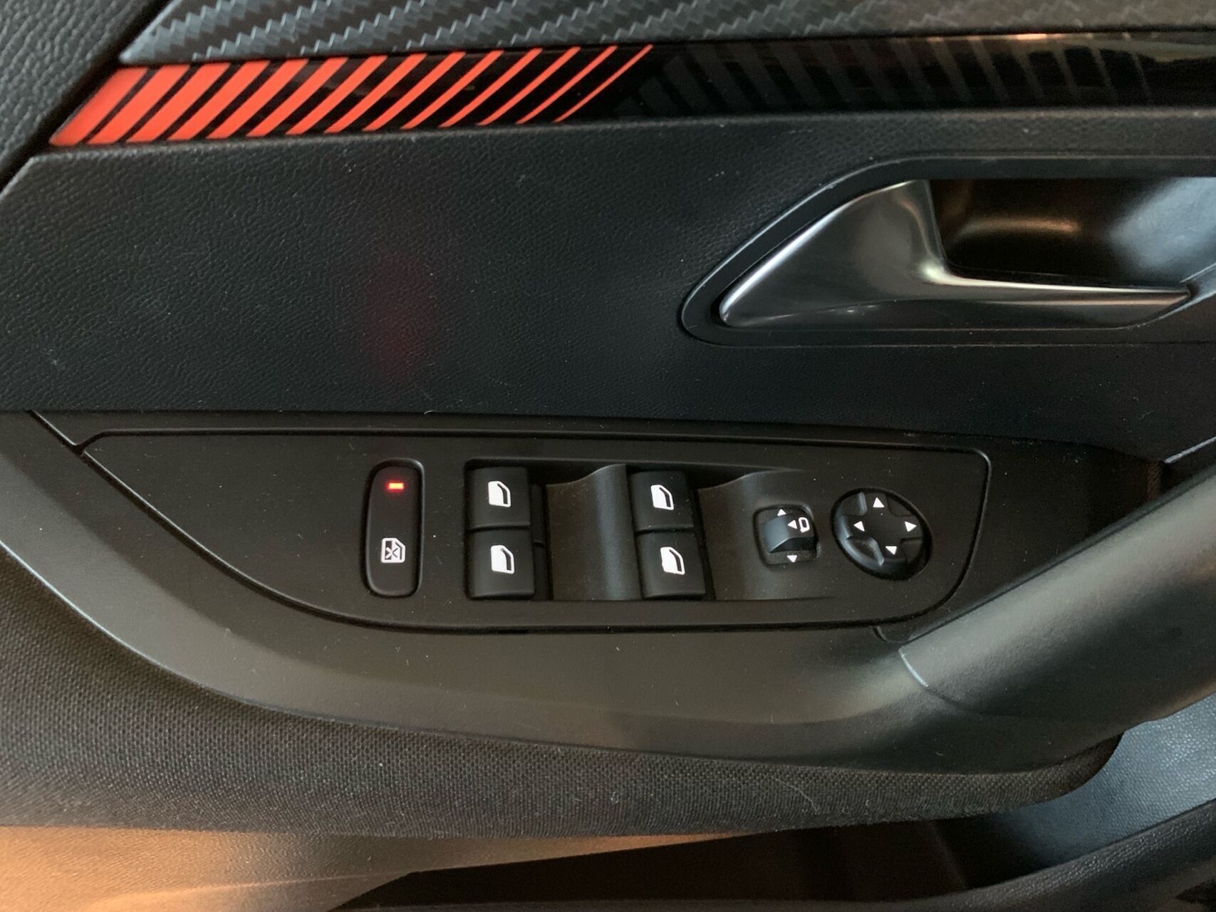 Sort Peugeot 2008 fra 2021