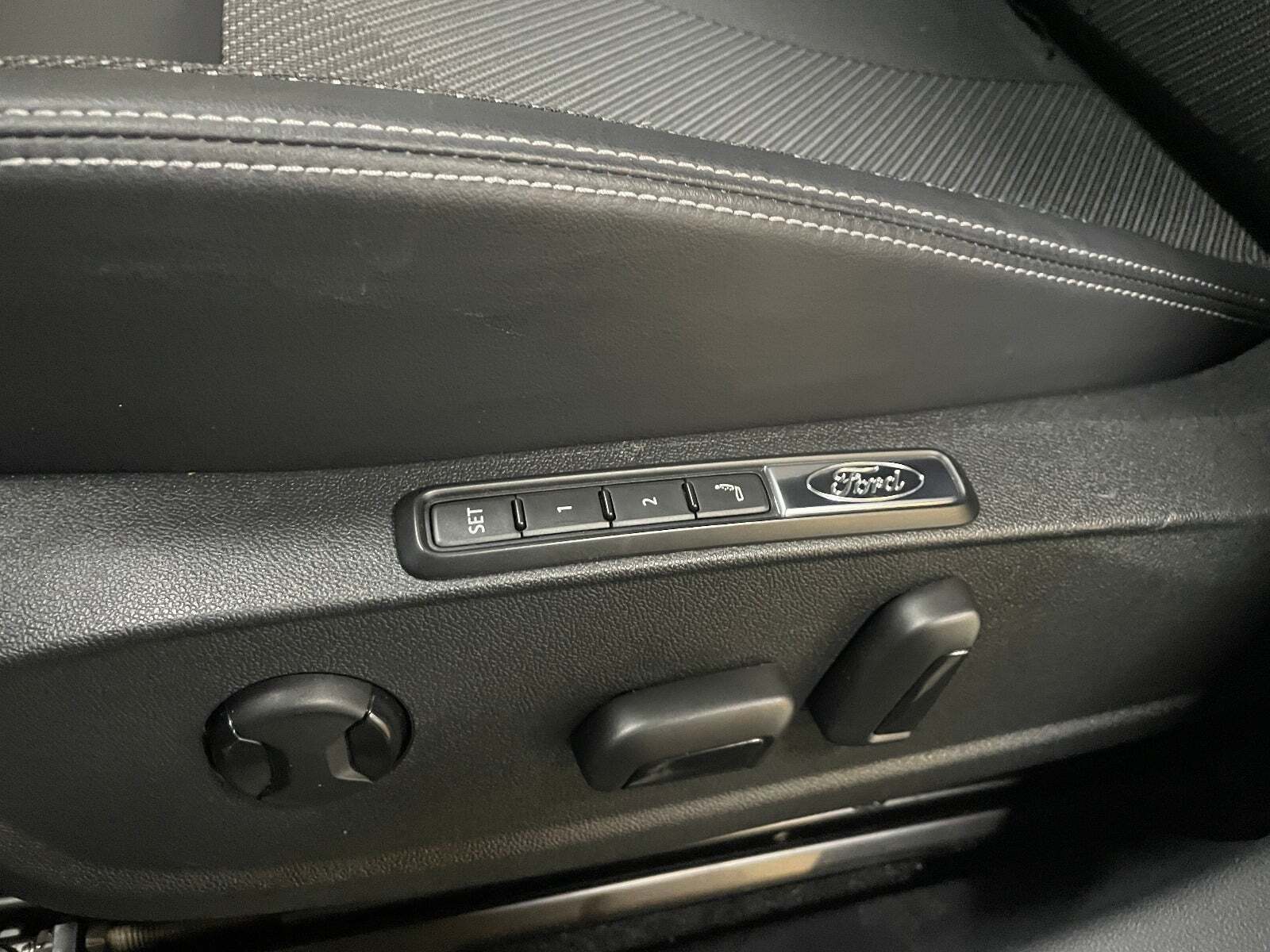 Sort Ford Explorer fra 2024