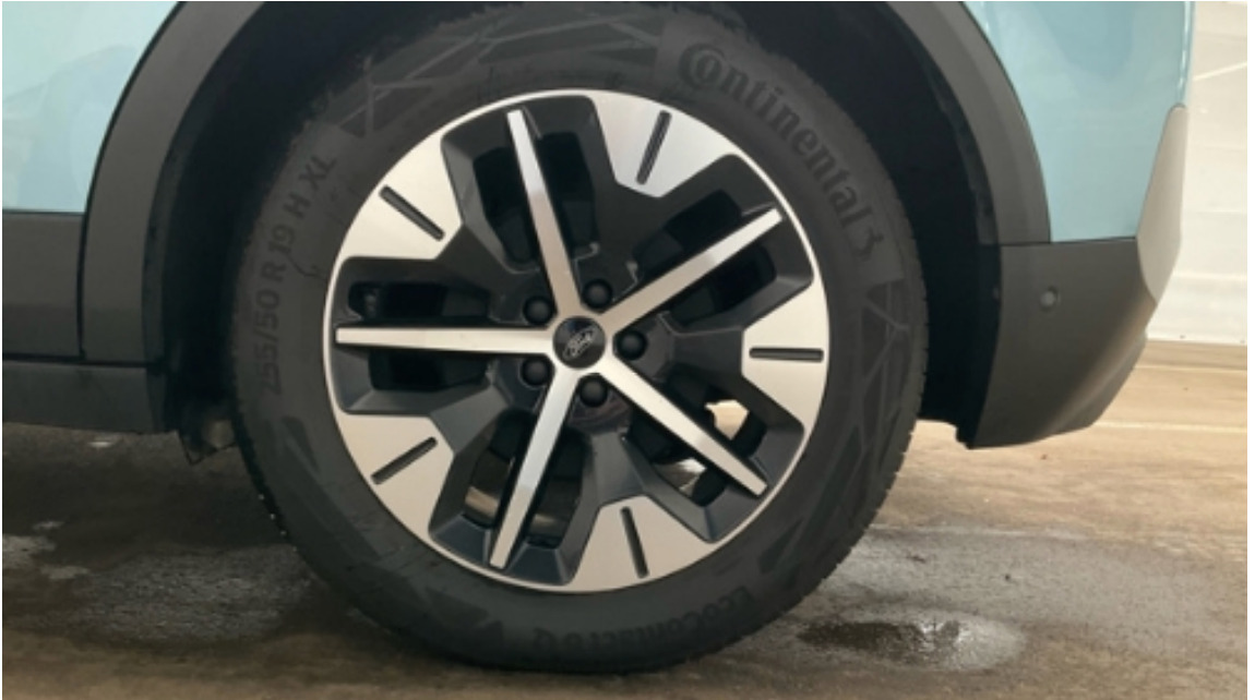 Blå Ford Explorer fra 2024