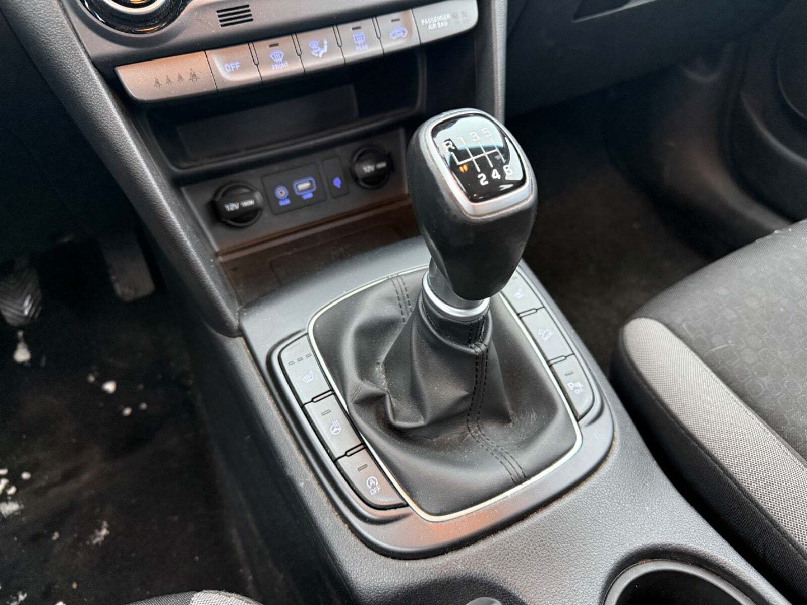 Grå Hyundai Kona fra 2017